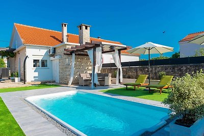 Dalmatian Holiday house Marcella with pool