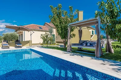 Great Villa Field Hills with sauna and...