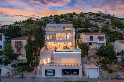 Luxury villa Fleur with pool