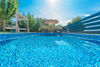 Great Villa Field Hills with sauna and...