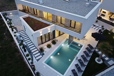 Luxury Villa 033 with heated pool