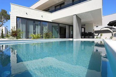 Luxury Villa 033 with heated pool