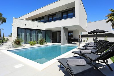 Luxury Villa 033 with heated pool