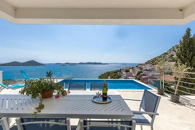 Luxury villa Fleur with pool