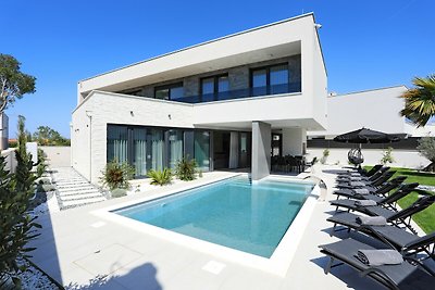 Luxury Villa 033 with heated pool