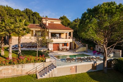 Villa Barotul with pool