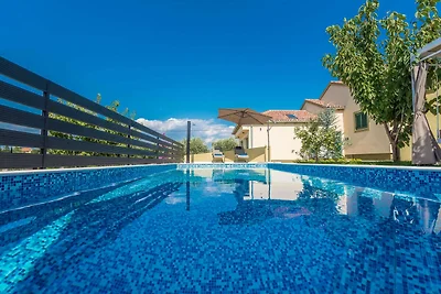 Great Villa Field Hills with sauna and...