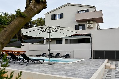 Villa Pinija con piscina, Zara