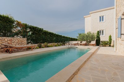 Villa Adriatica direkt am Meer mit Pool