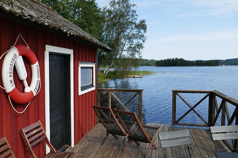 Sauna building with spacious deck terrace and access to the lake.