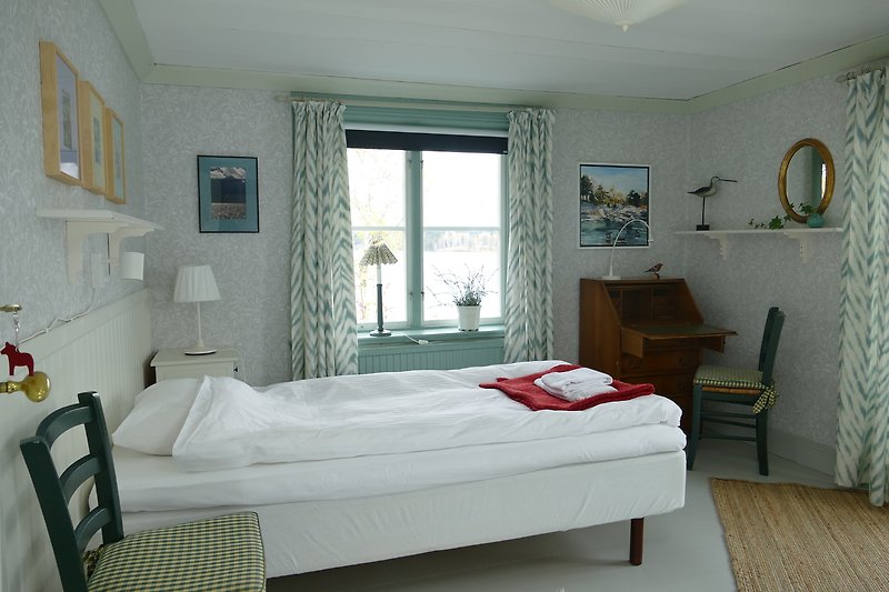 Decorated in pastel greens, this charming country room creates a soothing ambience. With balcony and lake view.
