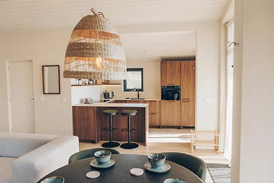 Beach Side Scandi met hottub | 5 pers.