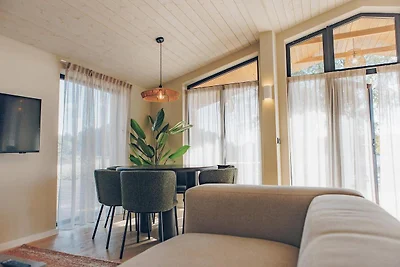Lake View Scandi met Hottub & Sauna | 6 pers.