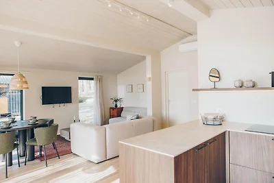 Beach Side Scandi met hottub | 5 pers.