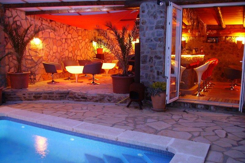 Schönes Haus mit Pool und Lounge und Bar Perfekt für Entspannung und Freizeit.
