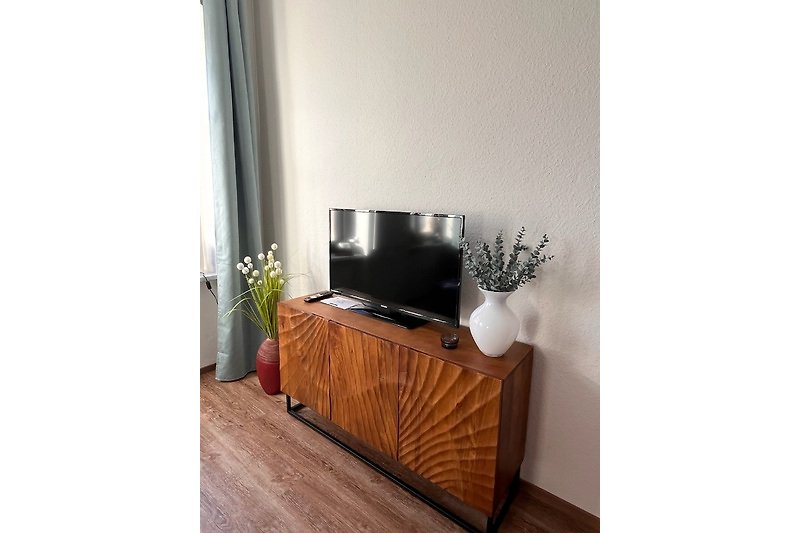 TV und Sideboard mit dem gewissen Etwas im Wohnzimmer