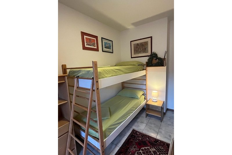 Etagenbett, Möbel, Bilderrahmen, Holz - Kinderschlafzimmer mit Komfort.