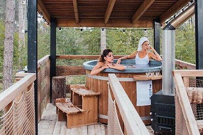 Treetop mit Hot Tub