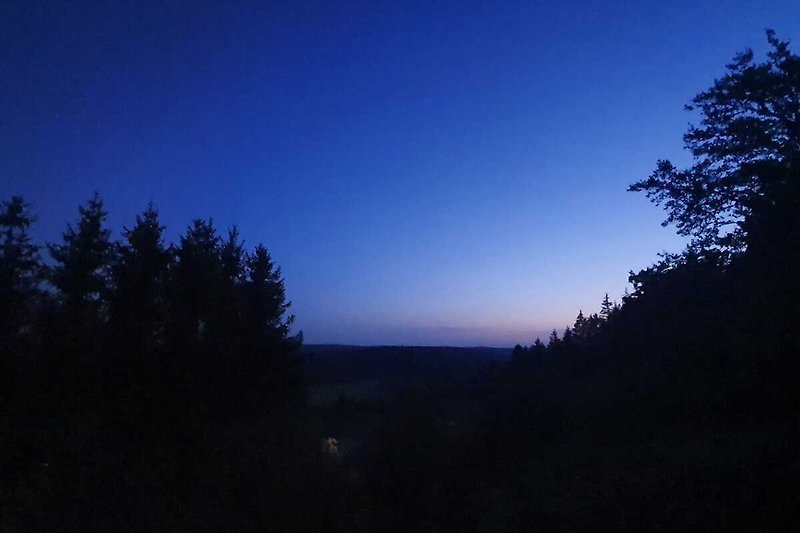 Blick vom Balkon am Abend zur "blauen Stunde"