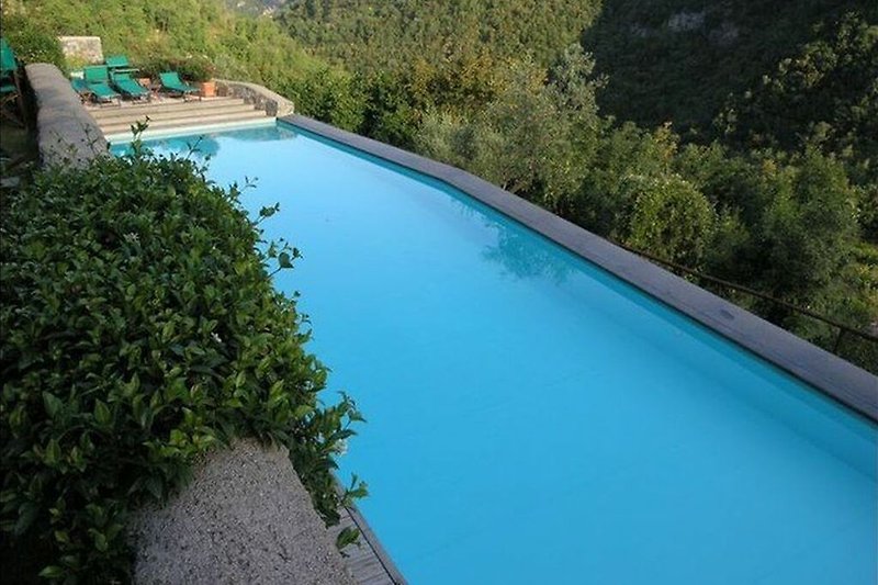 Stunning shared  swimming  pool in the borgo of Colletta for holiday rentals