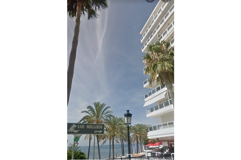 Appartementgebäude Palm Beach hoch über dem Hauptstrand