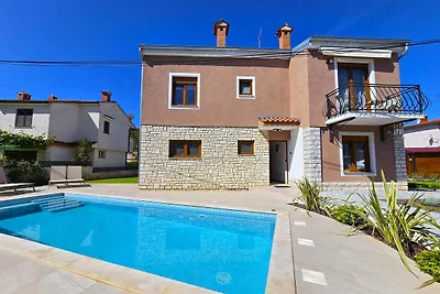 Villa Pomigranai mit Swimmingpool