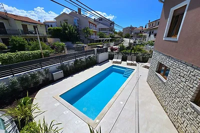 Villa Pomigranai mit Swimmingpool