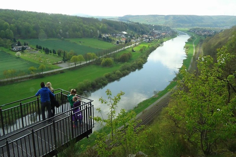 Der "Weser-Skywalk" bei den Hann. Klippen zwischen Herstelle/Würgassen und Bad Karlshafen