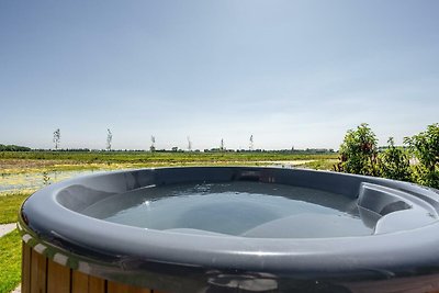 Villa Parijs met Hottub & Barrelsauna