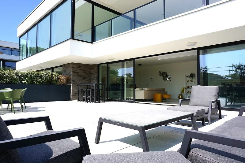 Terras appartement 06