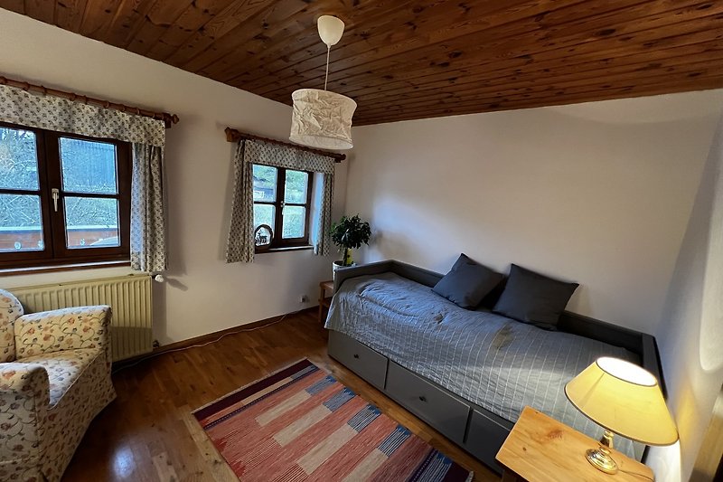 Schlafzimmer mit Doppelbett 160x200/80x200
