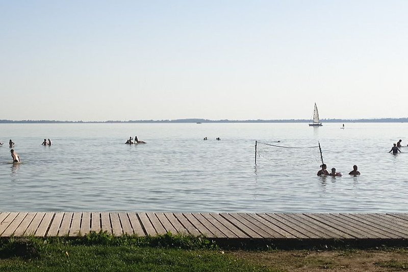 Gepflegte Strandbäder gibt es rund um den Balaton. Es sind auch viele freie Strände vorhanden.