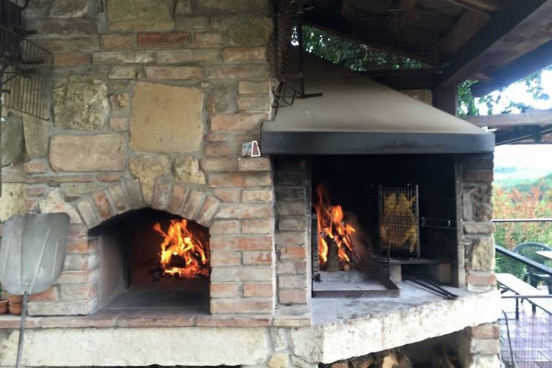 Metina Montepulciano barbecue e forno a legna