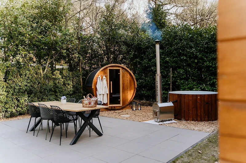 Tuin met Sauna en Hottub