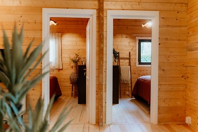 Gemütliche Waldhütte mit Sauna und Whirlpool