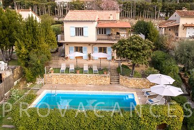 Schönes Ferienhaus mit großem Pool in Cotignac