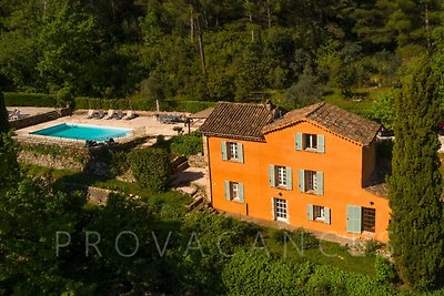 Charmantes Ferienhaus mit Pool und herrlichem Blick bei Draguignan