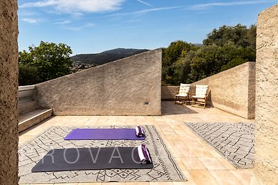 Schöne Architektenvilla mit Pool in Tourrettes-sur-Loup