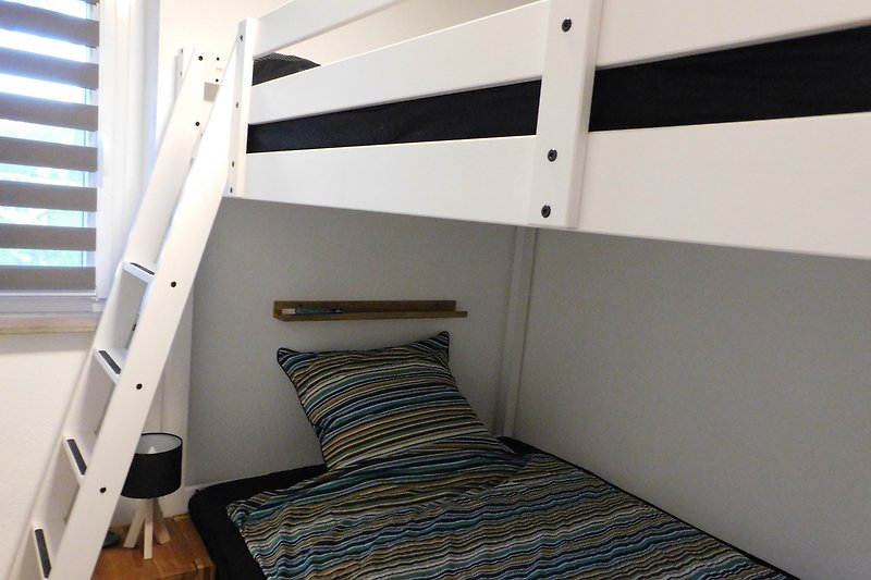 Schlafzimmer mit 140cm Doppelstockbett