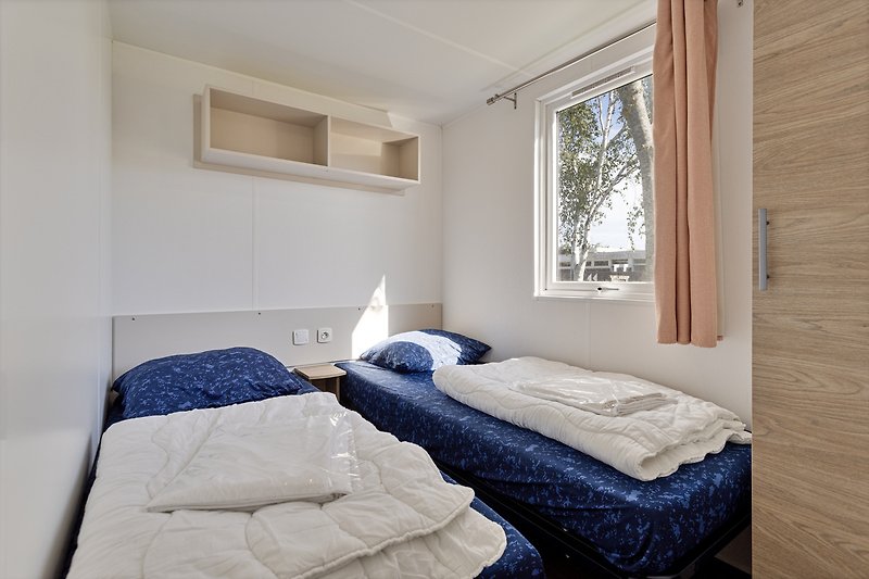 Slaapkamer 2 met 2 eenpersoonsbedden