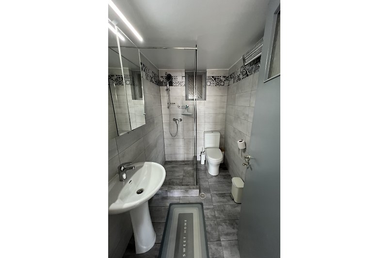 Badezimmer mit modernem Design innen