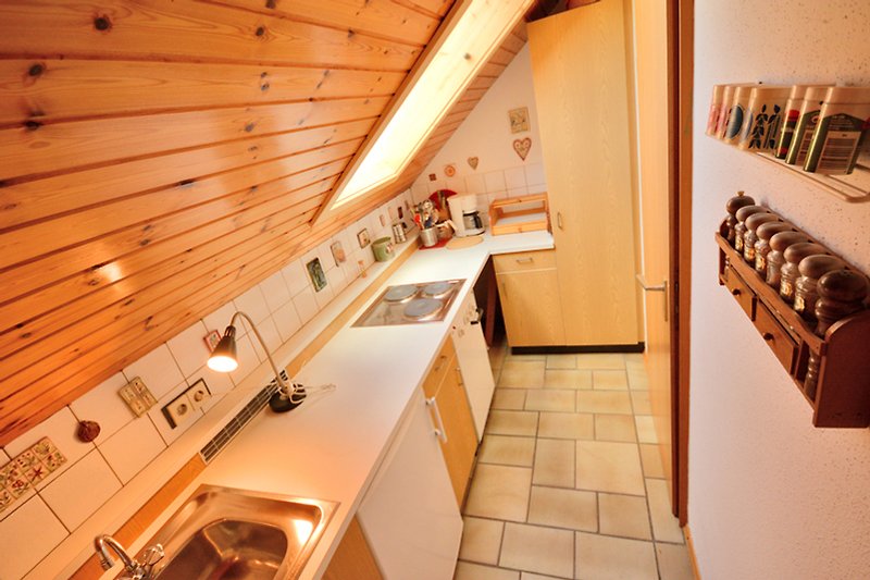 Küche mit Holzakzenten
