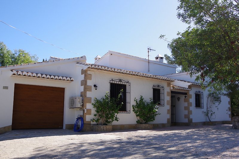 Casa Clari  -entrance and garage