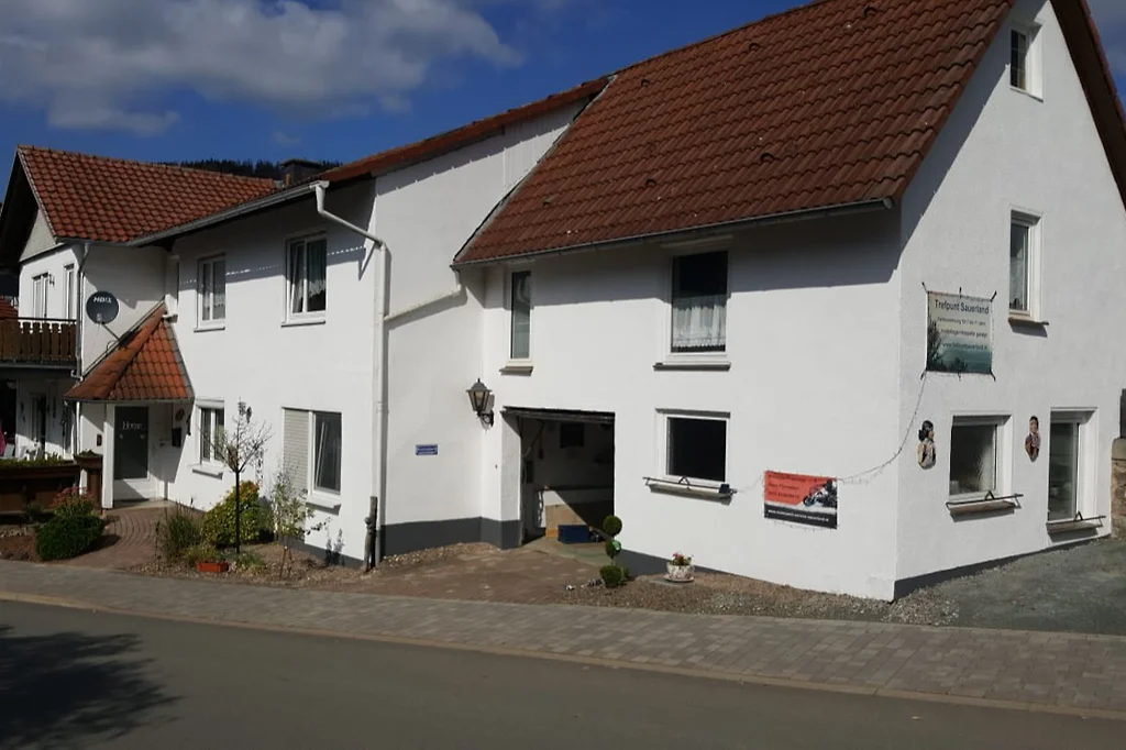 Die Zwei Madels buiten