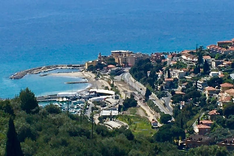 Blick von der Terrasse auf den Hafen von San Lorenzo