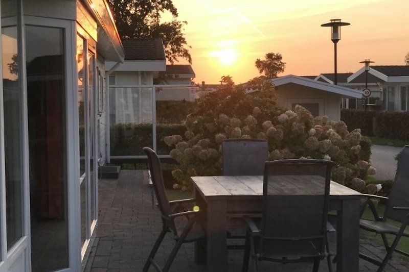 Sonnenuntergang auf der Terrasse