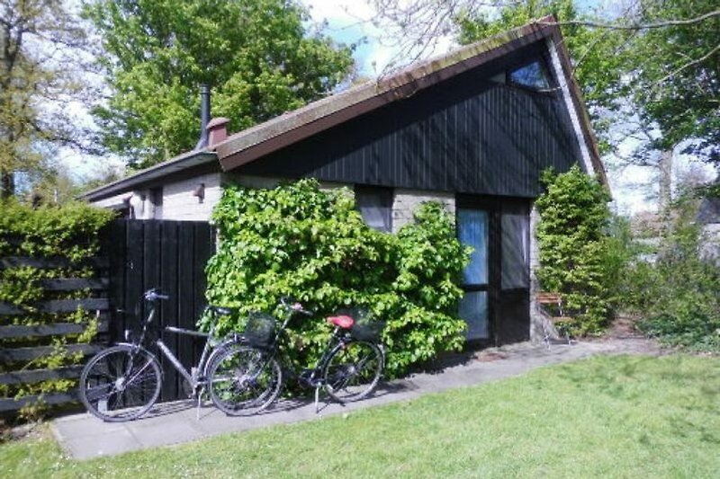Das Haus mit den zwei Leezen (Fahrrädern)