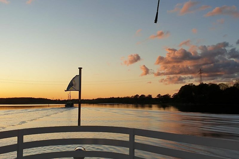 Bootsfahrt auf der Schlei bei Sonnenuntergang