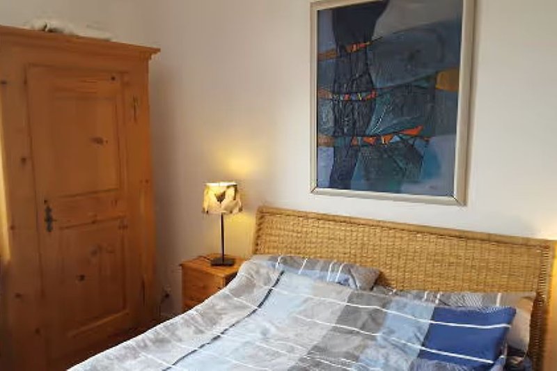 Schlafzimmer (2)  mit gemütlichem Bett (120 x 200)