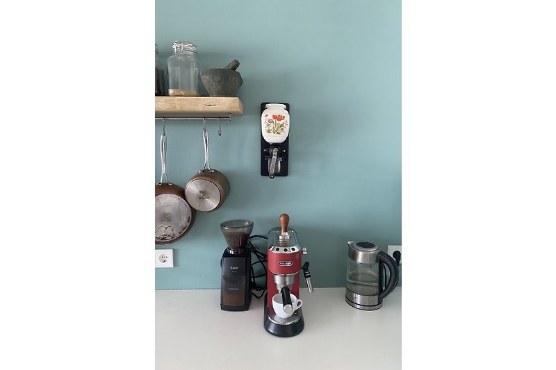 In unserer Küche können Sie Ihre Kaffeebohnen jeden Morgen frisch mahlen! Elektrisch oder altmodisch manuell, Sie haben